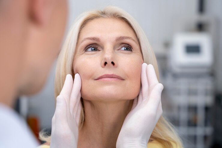 Beneficios del ácido hialurónico en tratamientos de rejuvenecimiento facial